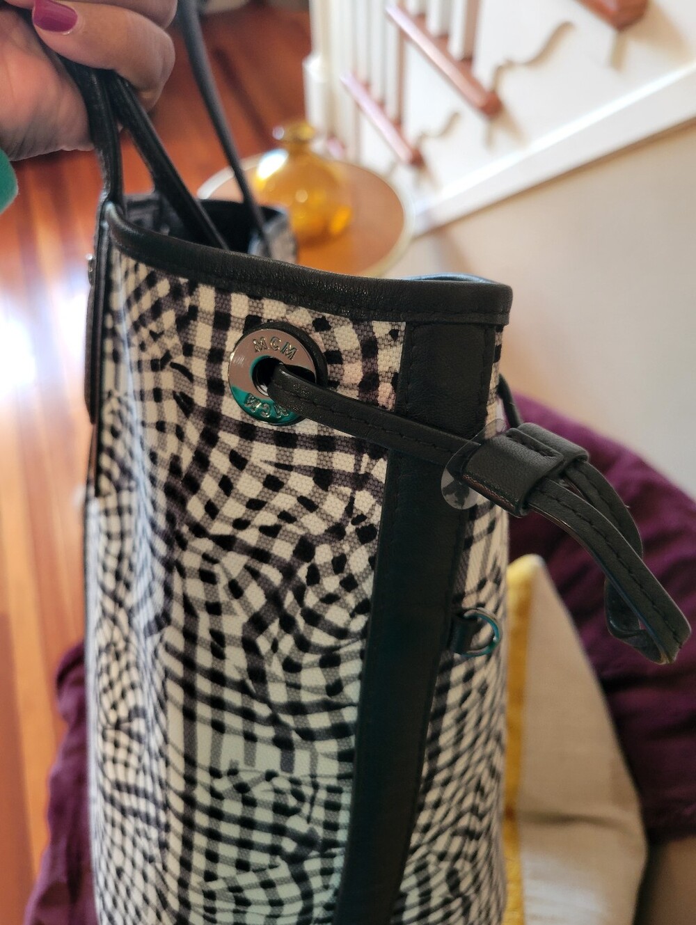 MCM Medium Reversible Liz Shopper Tote in Visetos - Picture 13 of 16